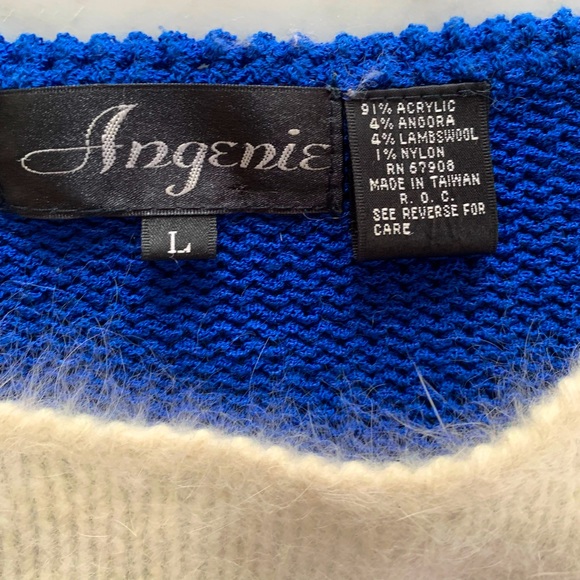 Vintage royal blue & white angora sweater with shoulder starburst size L - Picture 6 of 8